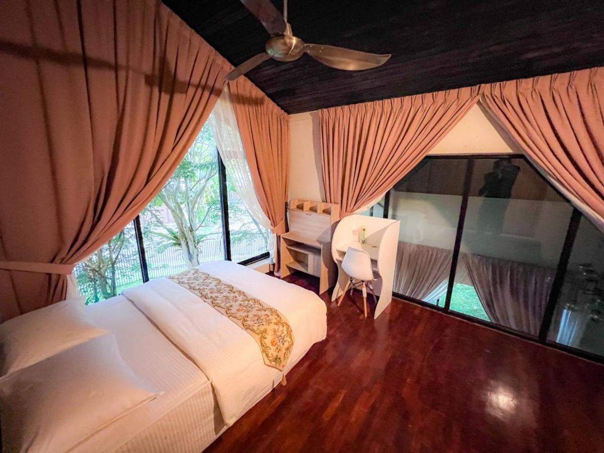 Luxury Banglow At Town Teluk Chempedak *