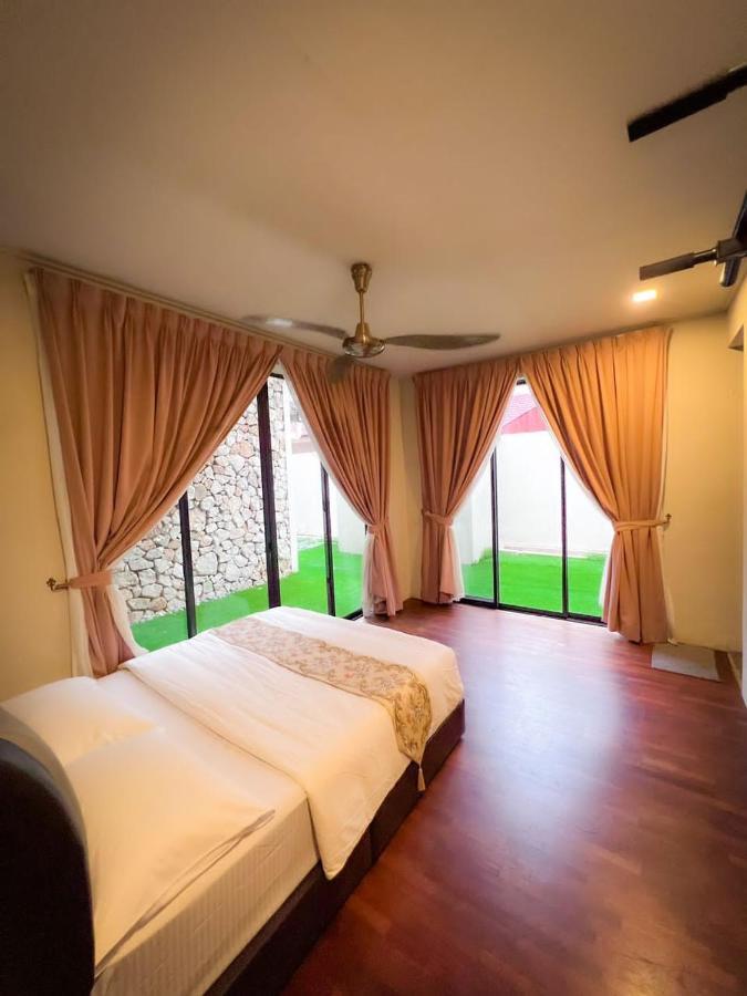 Luxury Banglow At Town Teluk Chempedak *