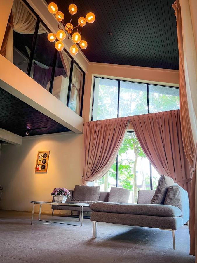 Luxury Banglow At Town Teluk Chempedak *