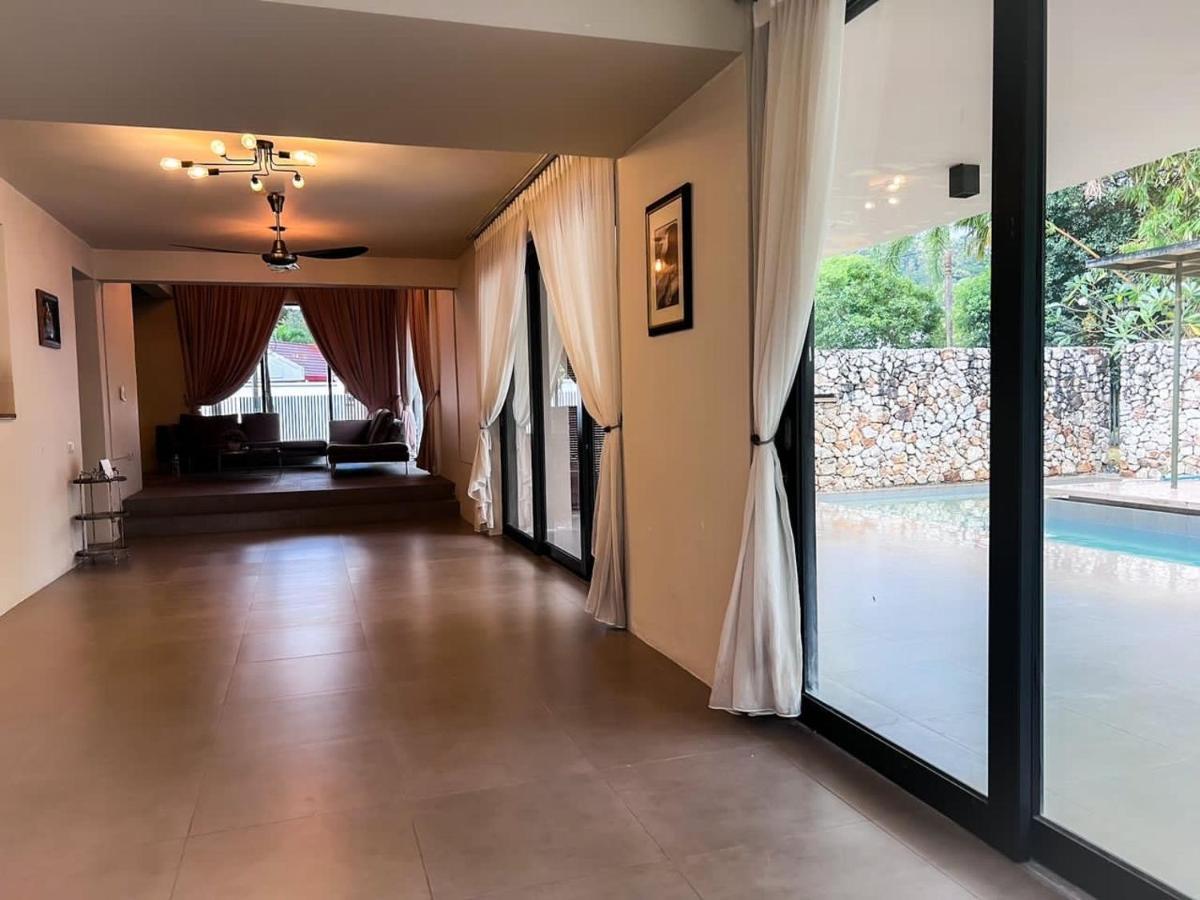 Vila Luxury Banglow At Town Teluk Chempedak *